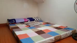 4 bedrooms, desk, rollaway beds, free WiFi