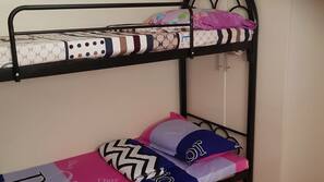 4 bedrooms, desk, rollaway beds, free WiFi
