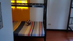 4 bedrooms, desk, rollaway beds, free WiFi