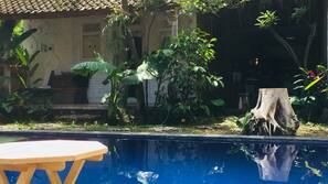 Kolam renang outdoor