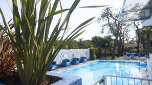 Piscina externa sazonal