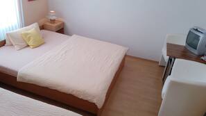 Bureau, rideaux occultants, Wi-Fi gratuit, draps fournis