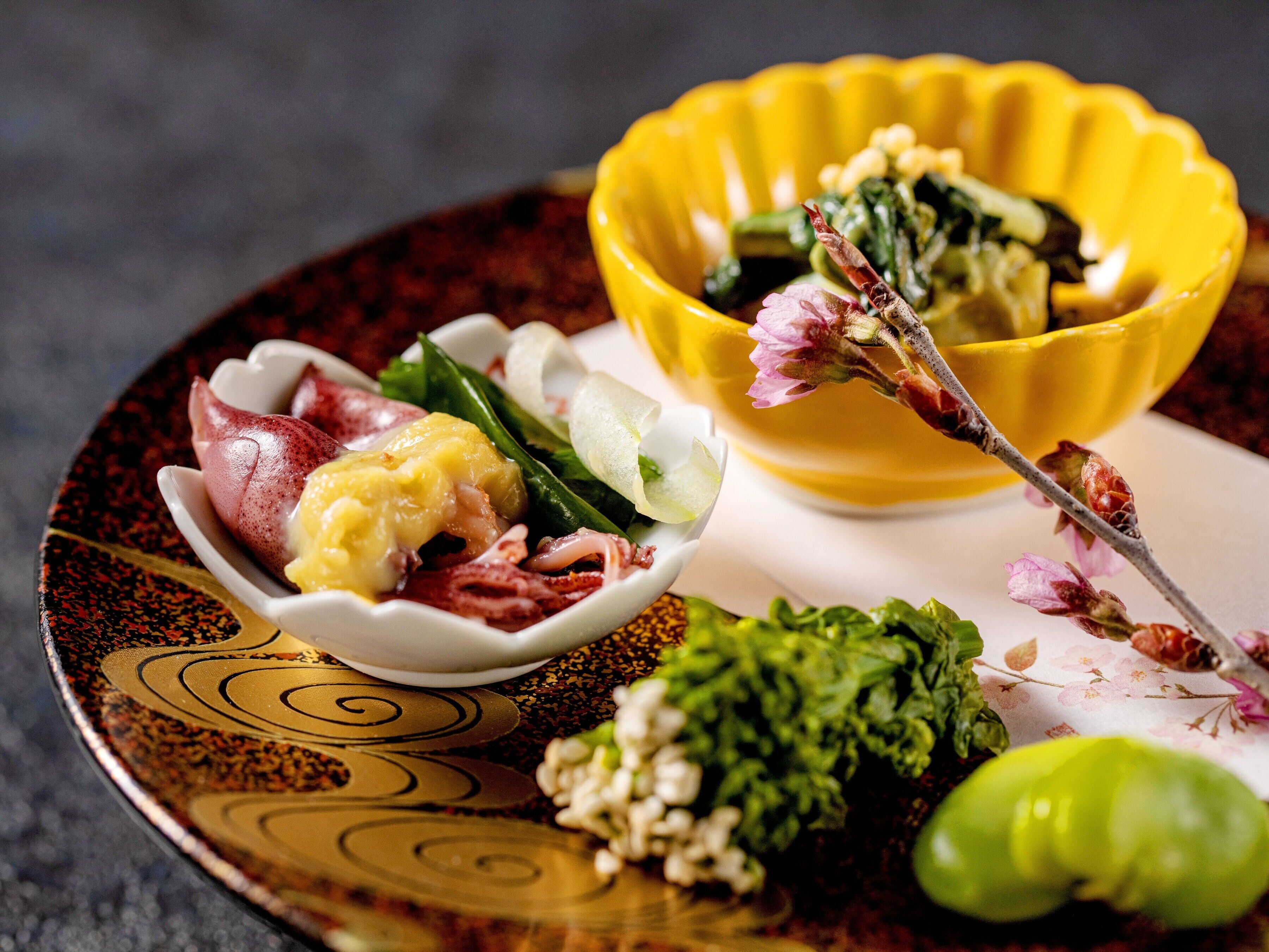 可憐な梅が咲き誇る湯河原で、ほんのり春の気配を感じる旅