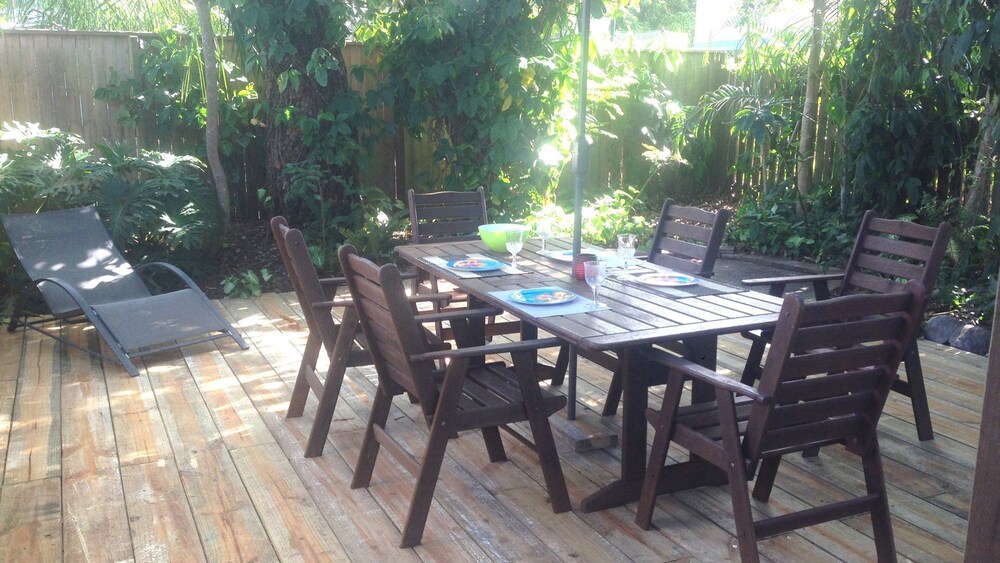 Mudjimba Cottage - Pets Allowed Inside & 300 m to the Surf in Mudjimba, Australia