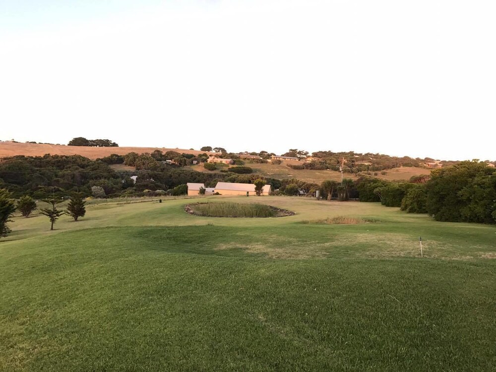 Logans Beach House and Apartments