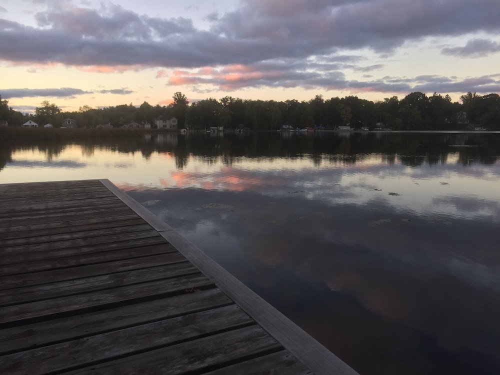 Relaxing Waterfront Home on Elm Island Great Fishing on Lake Tichigan