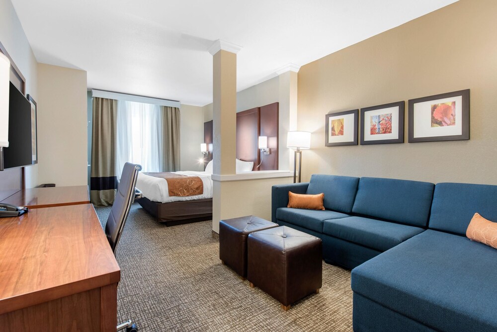 Comfort Suites Denver International Airport in Denver Best Rates