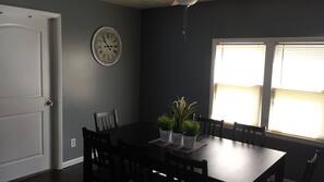 Full-size fridge, microwave, oven, stovetop
