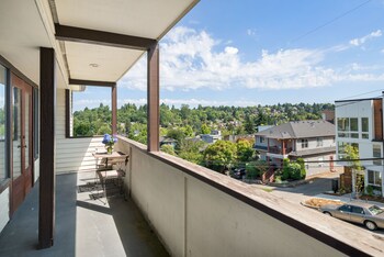 Seattle Vacation Home: Thomas Lodge New York