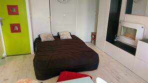 1 chambre, fer et planche à repasser, accès Internet