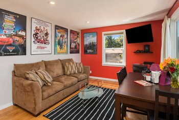 Seattle Vacation Home: The Autobahn