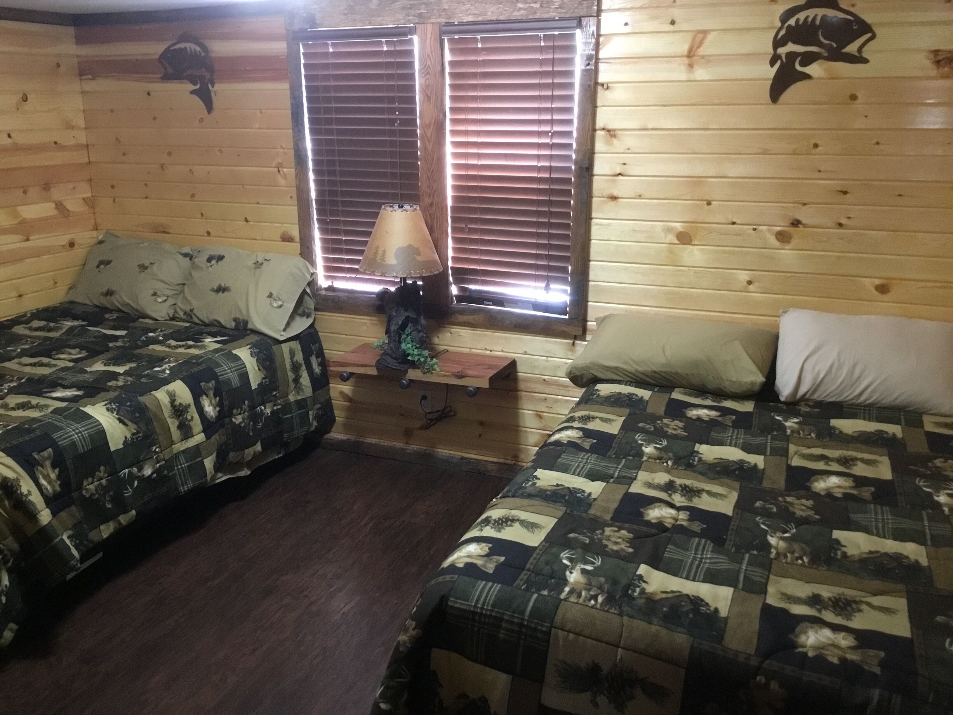 New Rustic Cabin In Historic Downtown Cotter & The White River in Mountain Home, United States