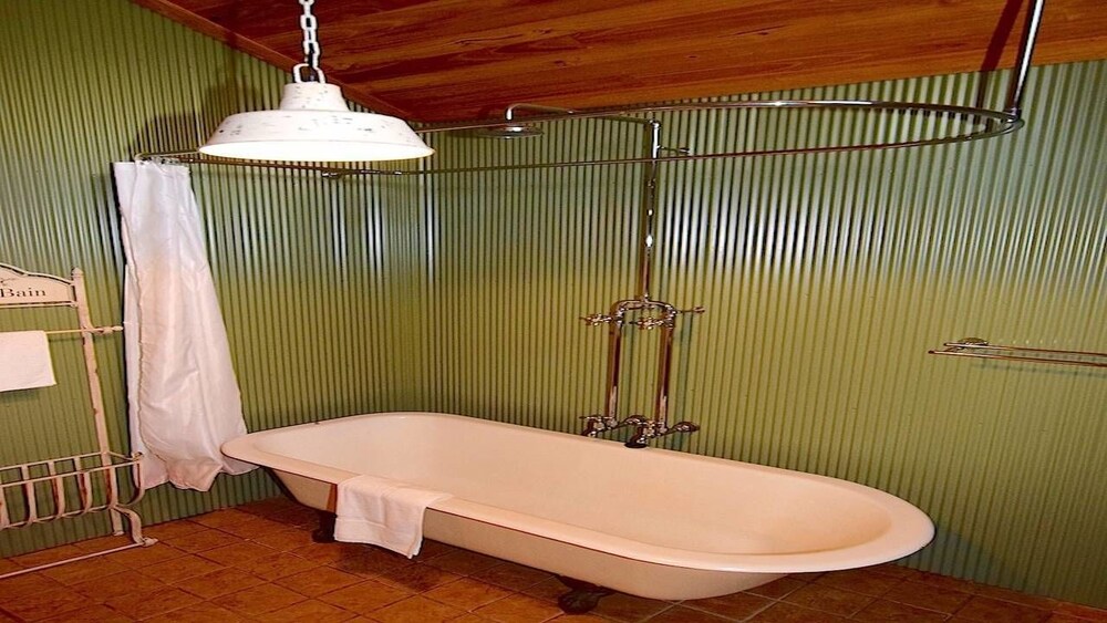 The Last Straw - Luxury Straw Bale House