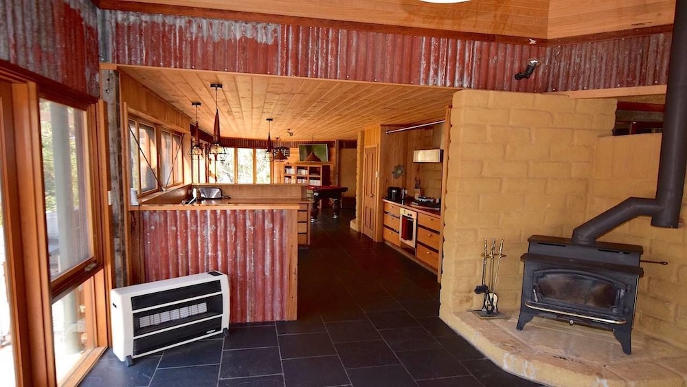 The Last Straw - Luxury Straw Bale House