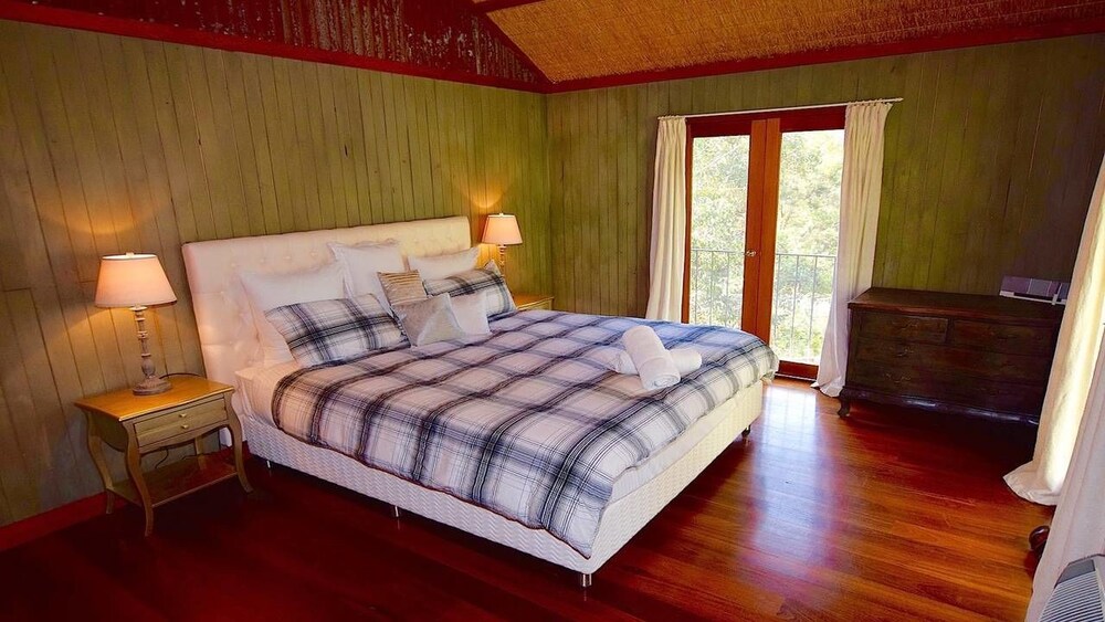 The Last Straw - Luxury Straw Bale House