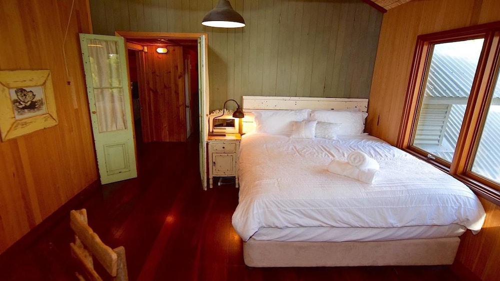 The Last Straw - Luxury Straw Bale House