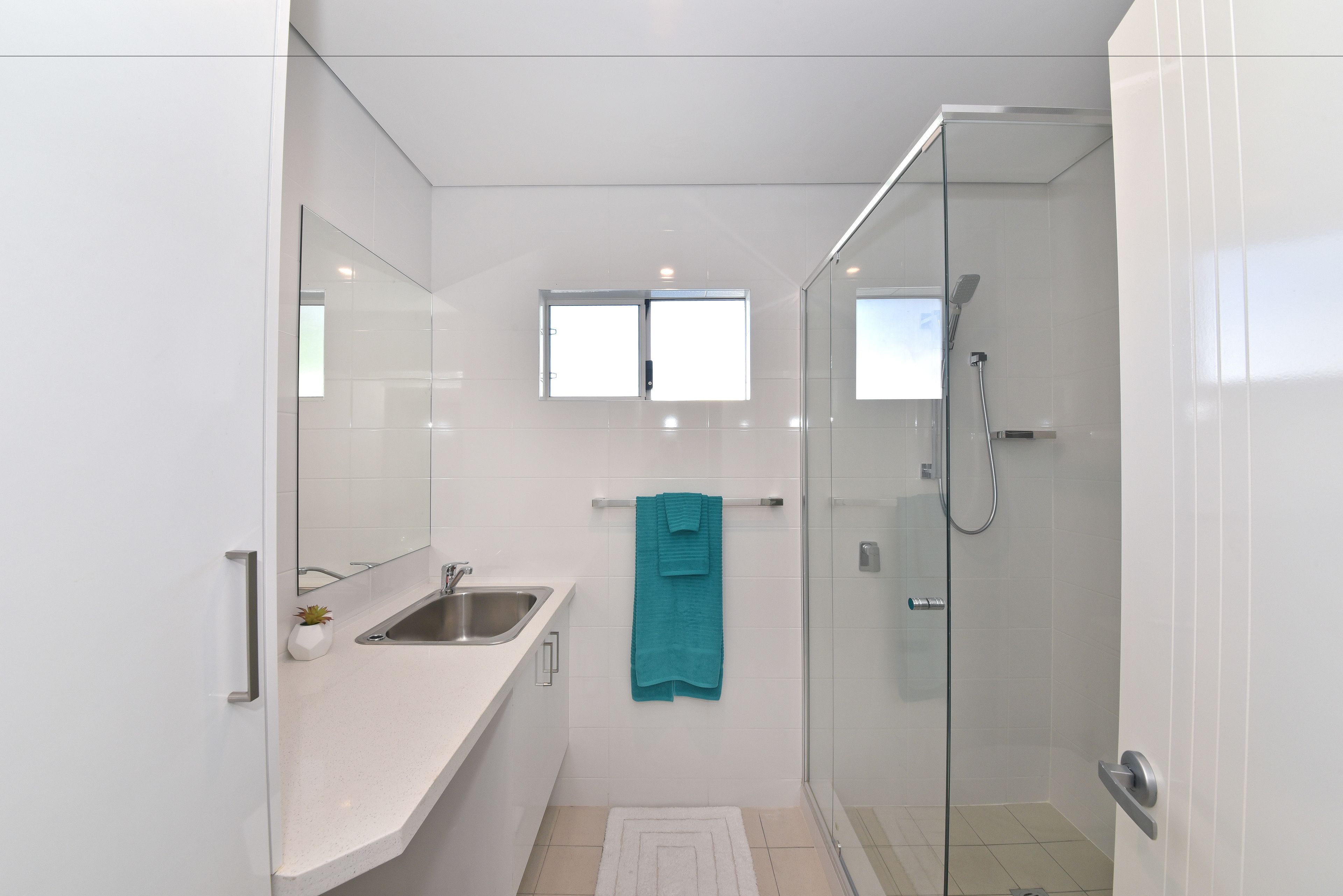 Stylish Apartment near Perth City 2210