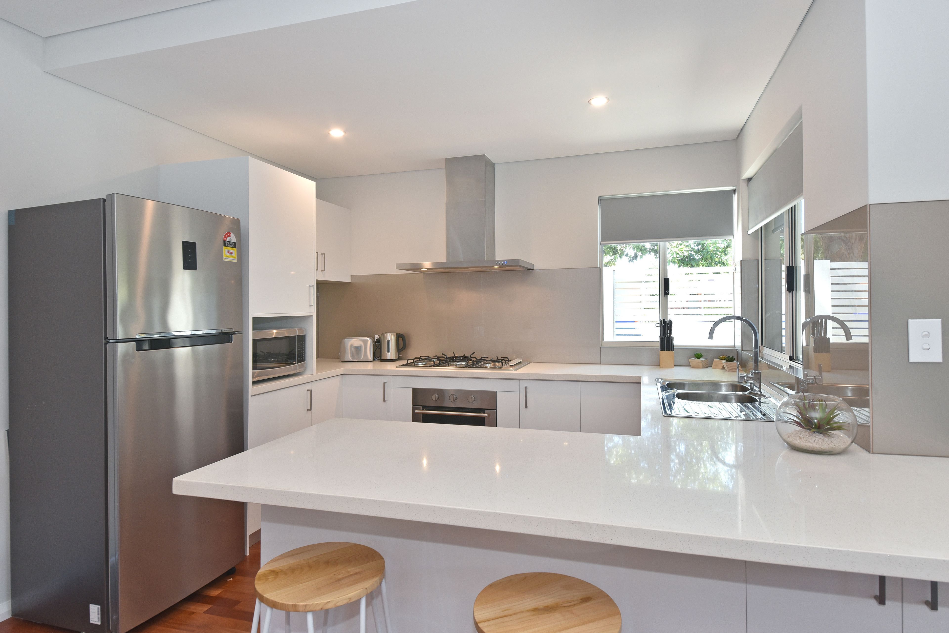 Stylish Apartment near Perth City 2210