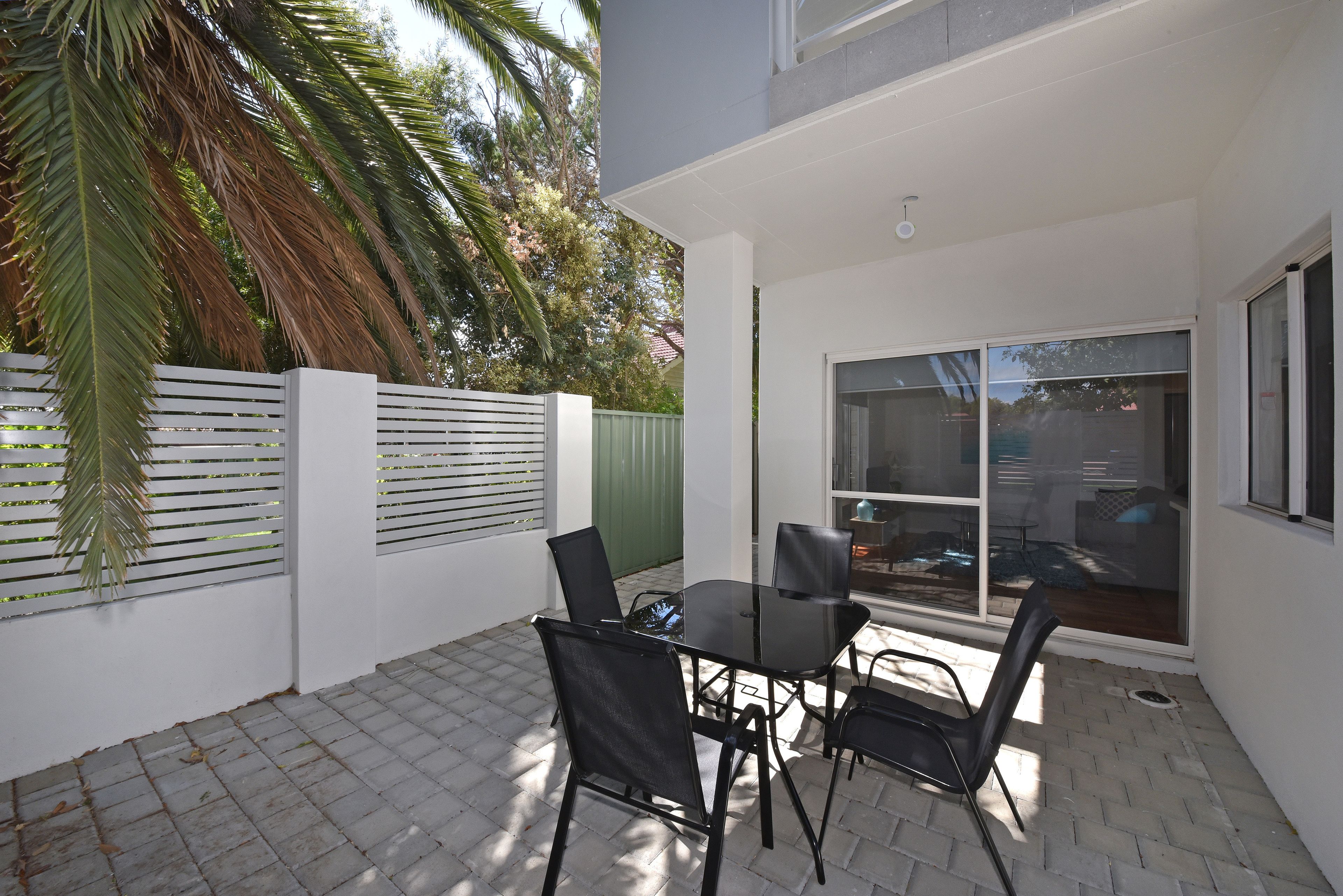 Stylish Apartment near Perth City 2210