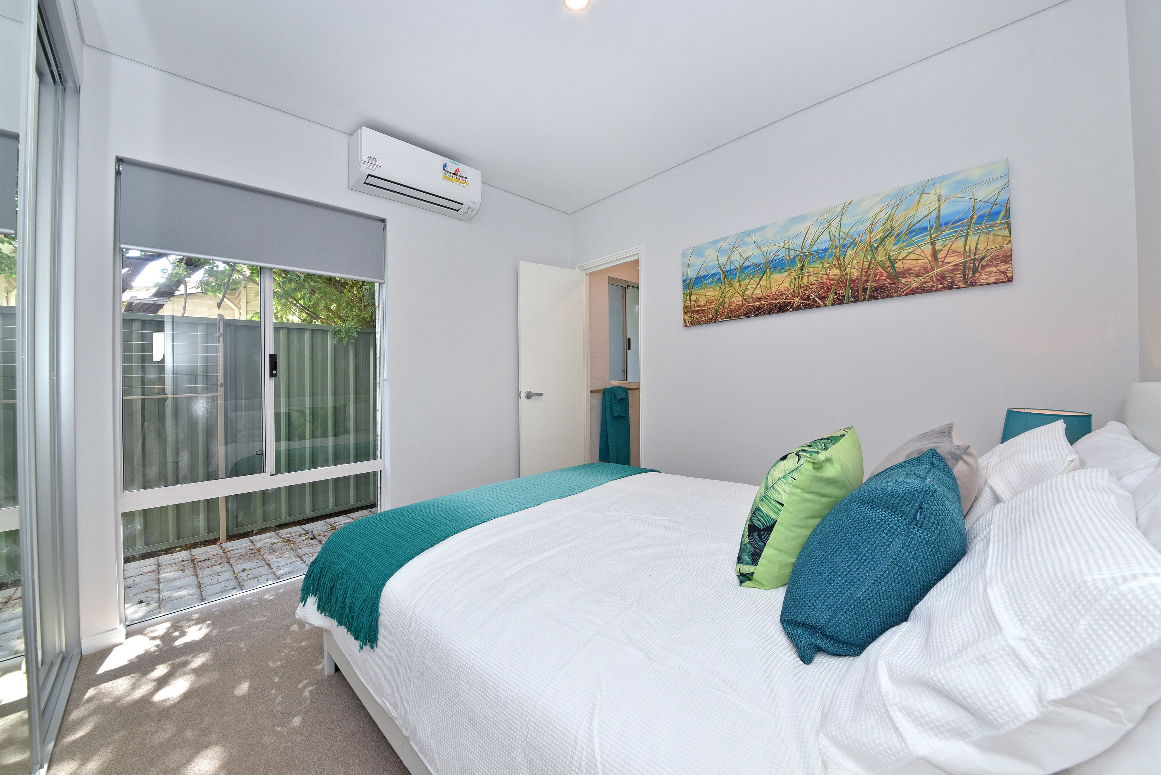 Stylish Apartment near Perth City 2210