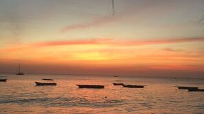 Ubicación cercana a la playa, buceo con tubo, vela y pesca