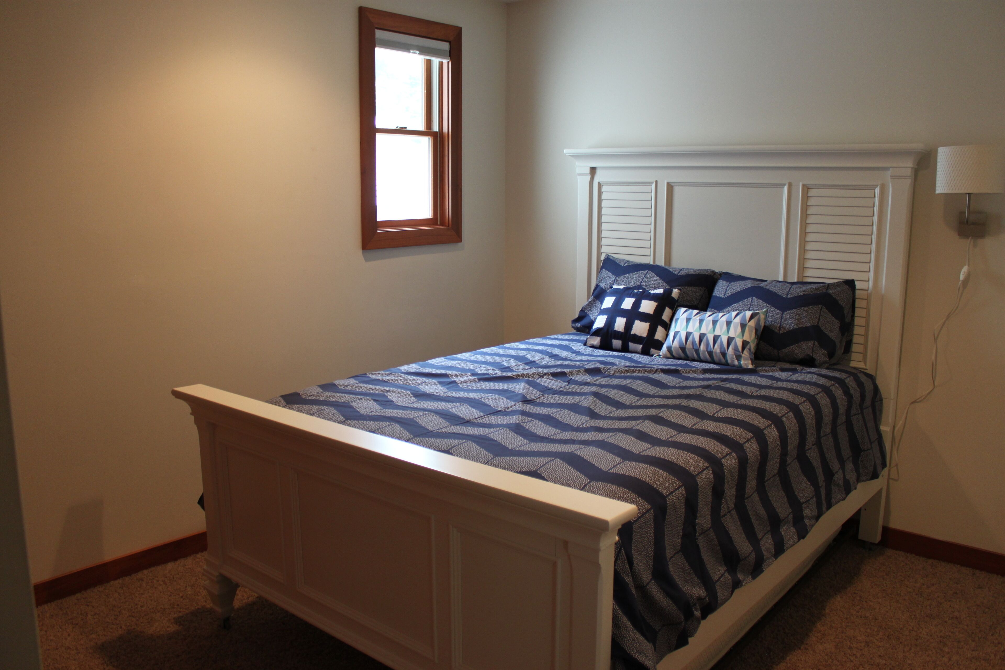 Cozy 2-bedroom ~ Close To Downtown - Sleeps 5 in Holland, United States