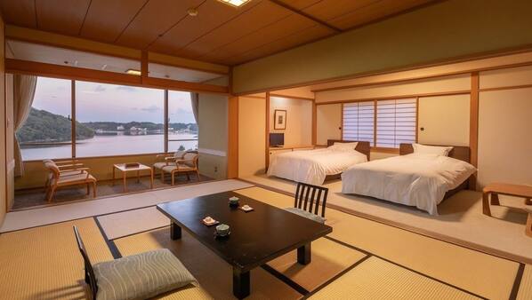 Down comforters, minibar, desk, free WiFi