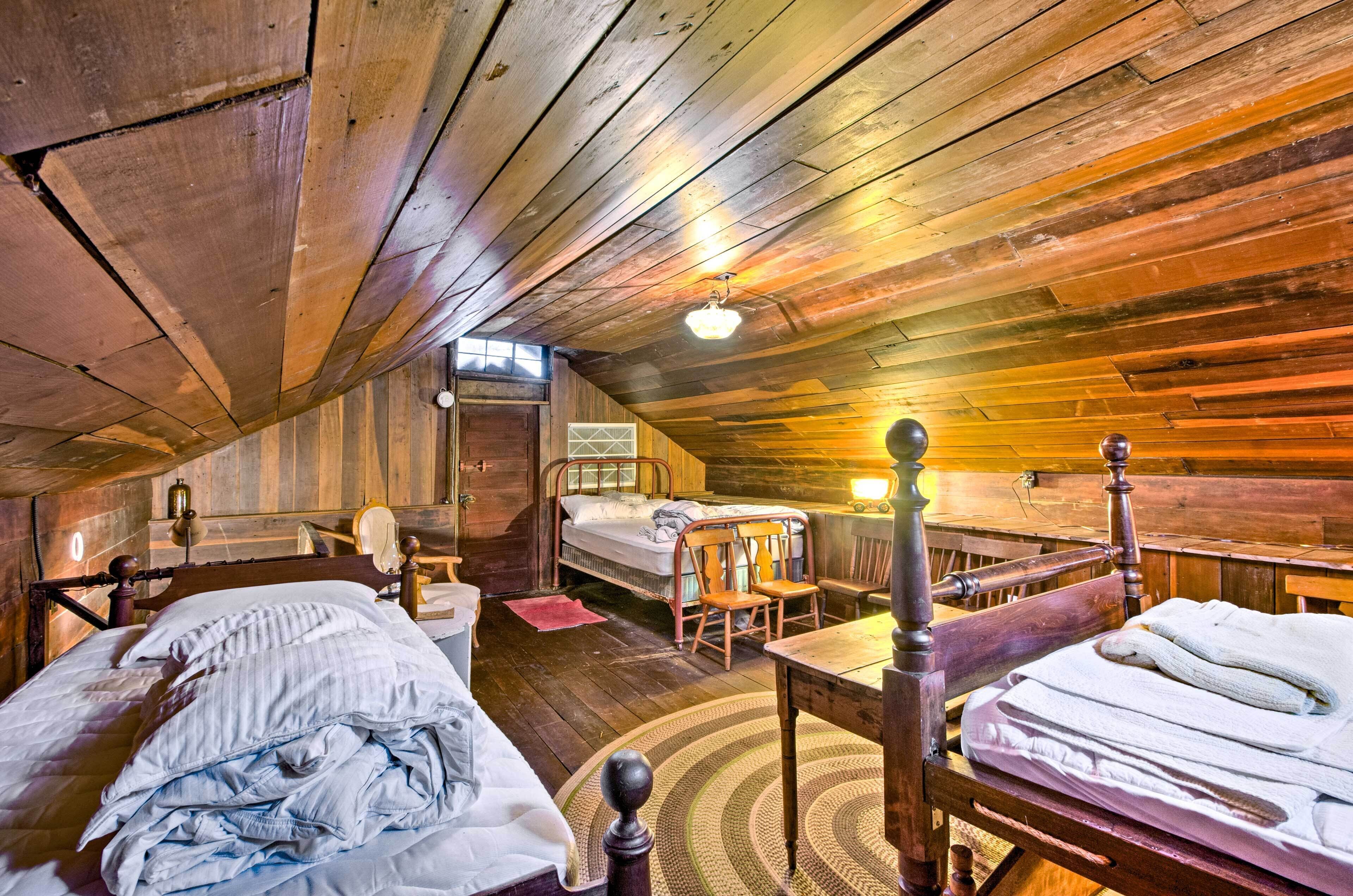 Rustic 3BR Cabin - Steps From E&H College! in Bristol, United States