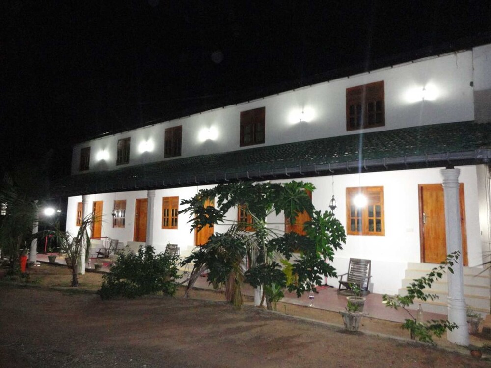 Yoho Hotel Arugambay Beach Inn 2018 Room Prices 51 Deals View From Hotel Featured Image