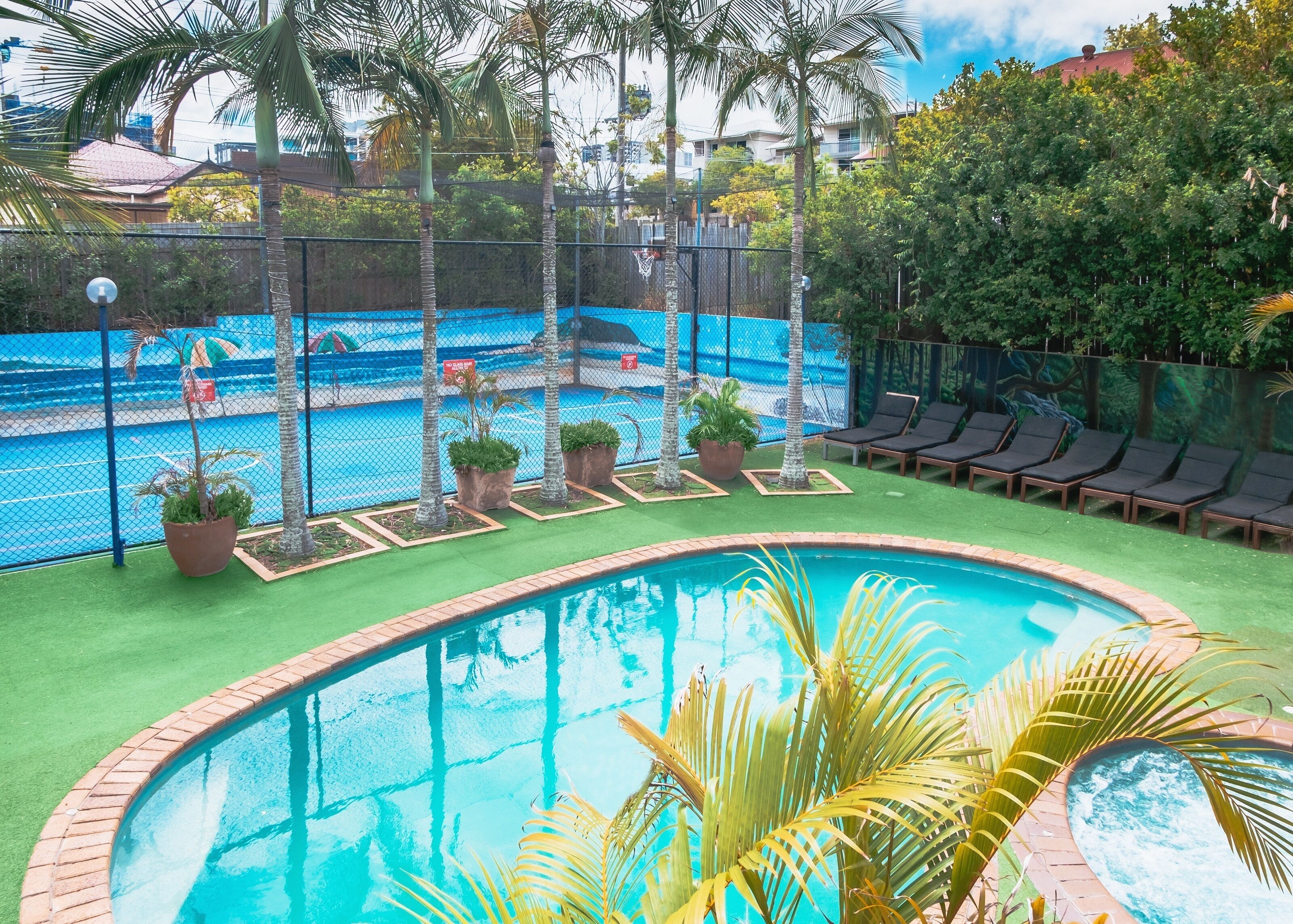 Brisbane Backpackers Resort - Group of 8