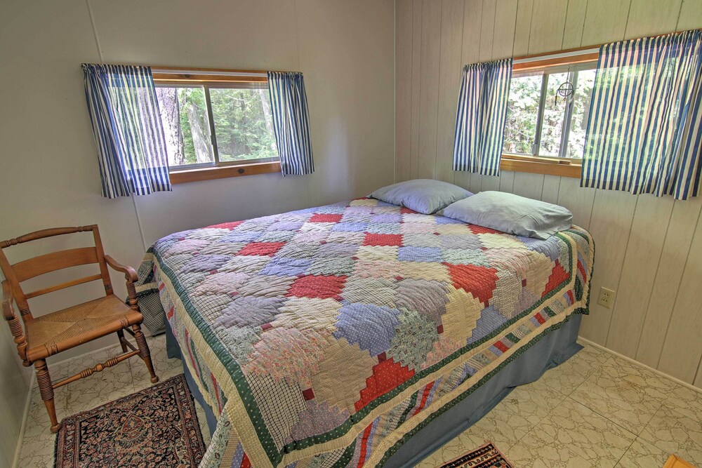 Rustic De Tour Village Cabin W Deck On Lake Huron In De Tour