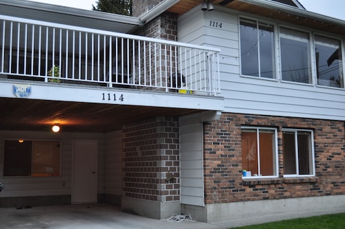 Great Place to stay 2 BR Home on North Shore near District of North Vancouver