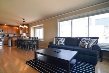 Seattle Vacation Home: Life's A Game