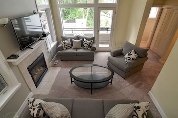 Seattle Vacation Home: The Gallery