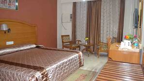 Premium bedding, minibar, desk, soundproofing