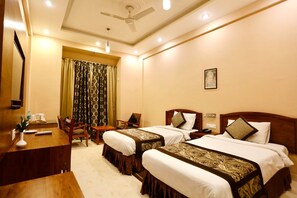 Deluxe Twin Room, 2 Twin Beds, Non Smoking, Garden View | Premium bedding, minibar, desk, soundproofing