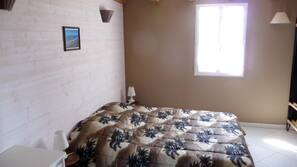 3 bedrooms, iron/ironing board, free WiFi