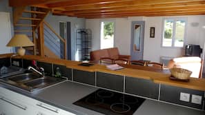 Fridge, microwave, hob, dishwasher