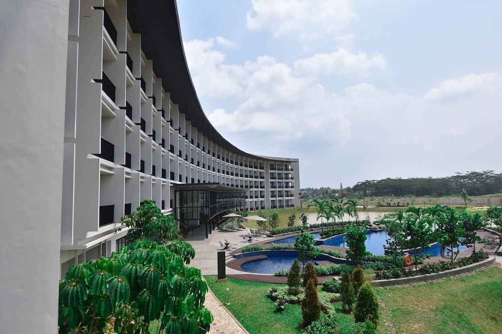 Hotel Santika Premiere Bandara - Palembang, Palembang: $36 Room Prices