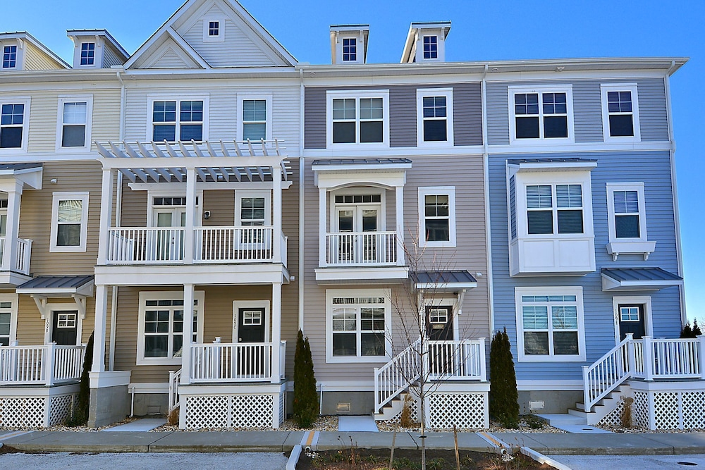 Brand New! 4- Br Bayside Townhome With Water View, 2 Blocks To Beach, Free WiFi