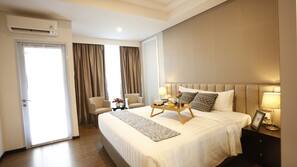 Premium bedding, in-room safe, blackout curtains, free WiFi