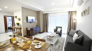 Premium bedding, in-room safe, blackout curtains, free WiFi