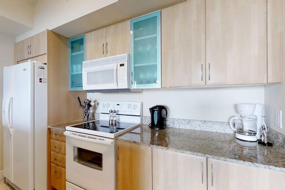 Beautiful Asian retreat 2bd/2bth Apt. min to beach