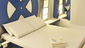 Desk, free WiFi, linens