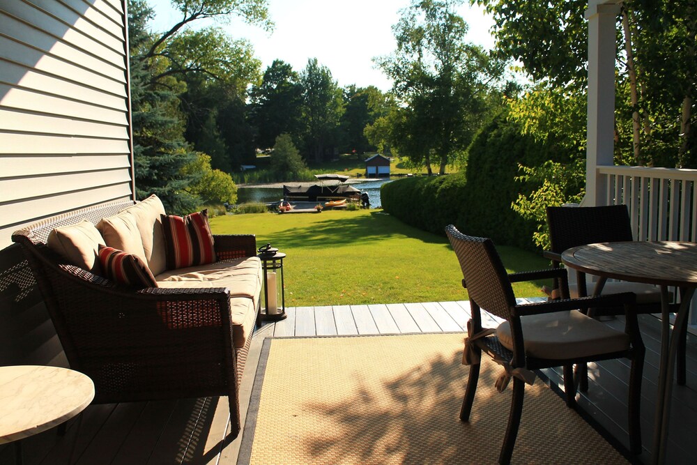 Waterfront on Lake Leelanau with Dock; Walk to 4 Tasting Rooms; Yard & Firepit