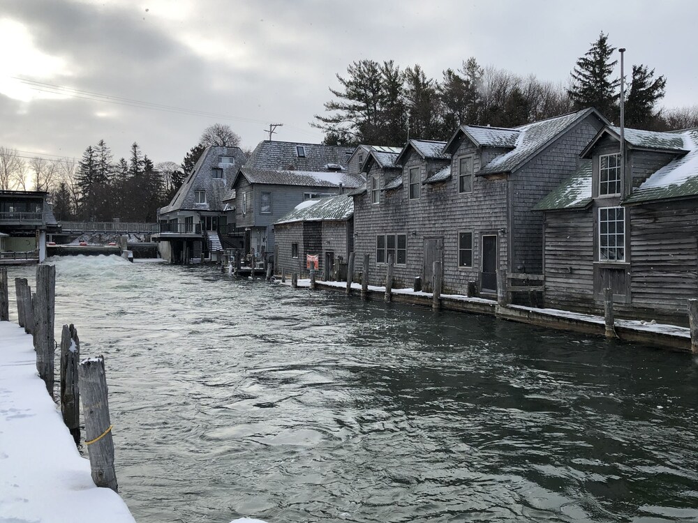 Waterfront on Lake Leelanau with Dock; Walk to 4 Tasting Rooms; Yard & Firepit