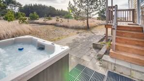 Outdoor spa bath