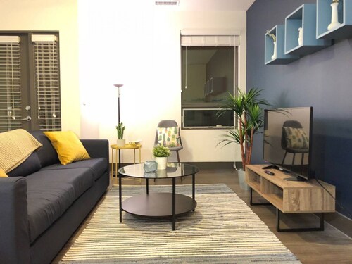 Check Expedia for Availability of Urban Deco 1BR In Lockerbie District