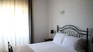 In-room safe, desk, soundproofing, free WiFi