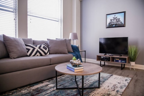 Check Expedia for Availability of Chic 1BR Apt in the Heart of Downtown